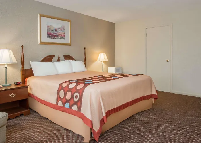 Super 8 By Wyndham Centerville-Richmond