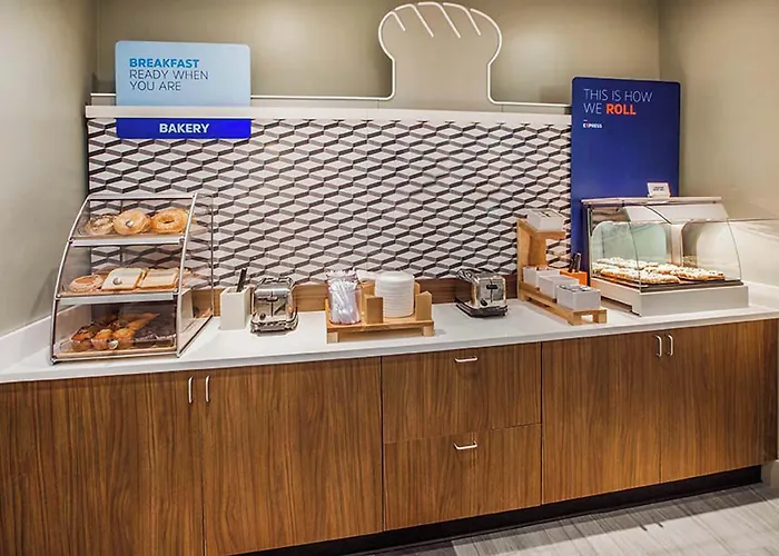 Holiday Inn Express & Suites Greenfield By Ihg